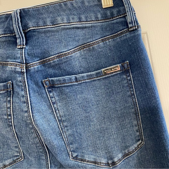 WHBM • High-Rise Everyday Soft Denim Skinny Flare Blue Jeans - Picture 7 of 7